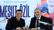 Mesut Özil Başakşehir’e imzayı attı: Sadece bir kulübe gidebilirdim o da Başakşehir’di