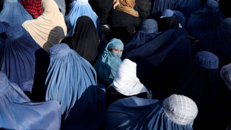 Taliban, kadınların çalışmasını yasakladı
