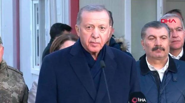 Cumhurbaşkanı Recep Tayyip Erdoğan: 9 bin 57 kişi yaşamını yitirdi; böylesi büyük felakete hazırlıklı olabilmek mümkün değildir, böyle bir dönemde siyasi çıkar uğruna çirkefçe kampanyalar yürütmeyi hazmedemiyorum