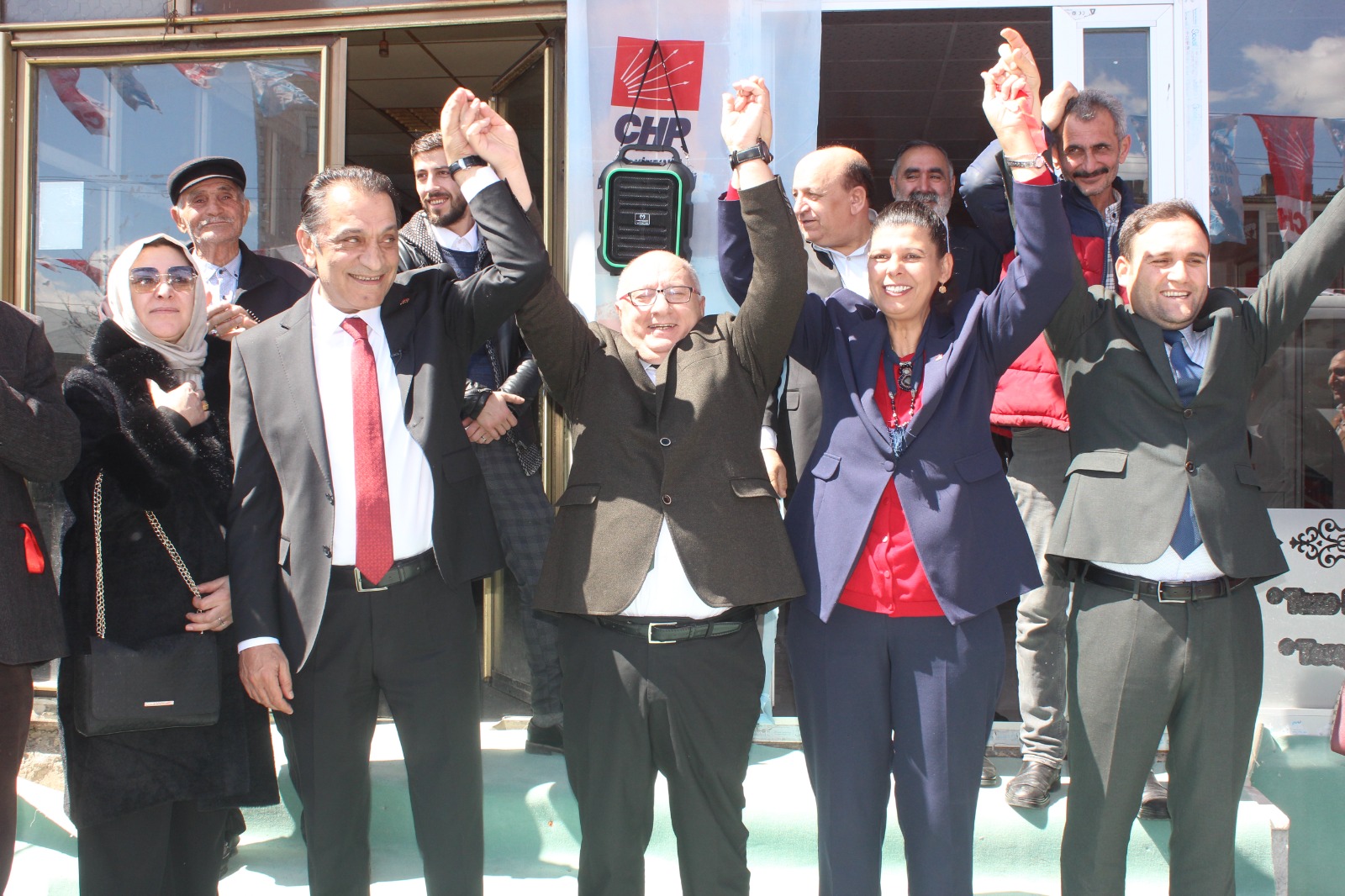 Cumhuriyet Halk Partisi Erzurum Milletvekili adayı Dr. Ayhan Koç’a memleketinde sevgi seli